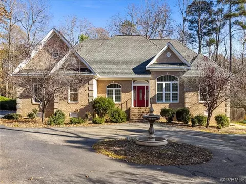 11111 Woodland Pond Pkwy, Chesterfield, VA 23838