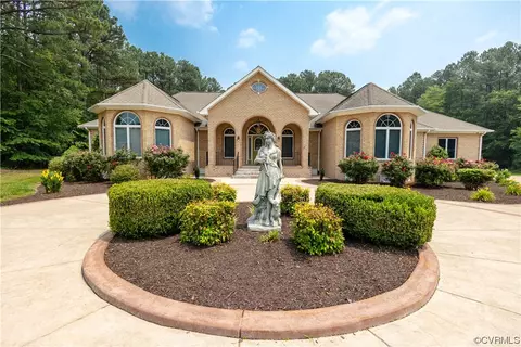 9017 Hollywood Dr, Disputanta, VA 23842