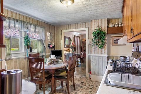 6322 White Oak Rd, Wilsons, VA 23894 photo 13
