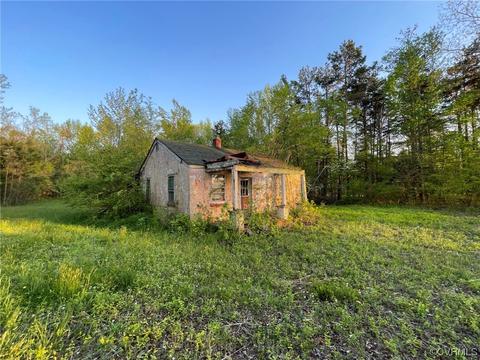 2262 Mountain Hall Rd, Crewe, VA 23930