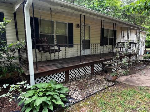 10700 Winchester Dr, Amelia Court House, VA 23002