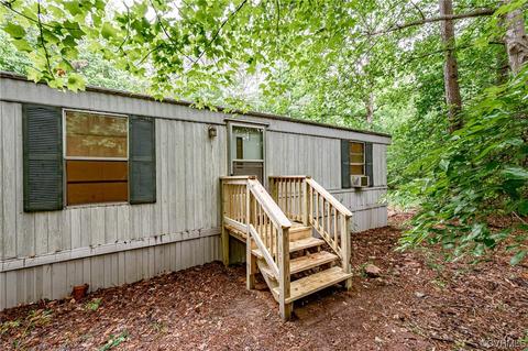 191 Corner Rd, Green Bay, VA 23942