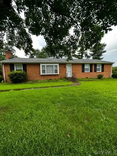 8065 Woodbridge Rd, Mechanicsville, VA 23111