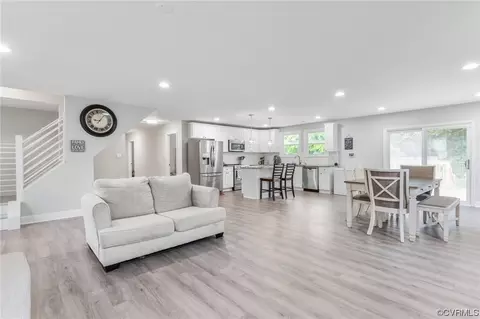 20536 Southlawn Ave, South Chesterfield, VA 23803