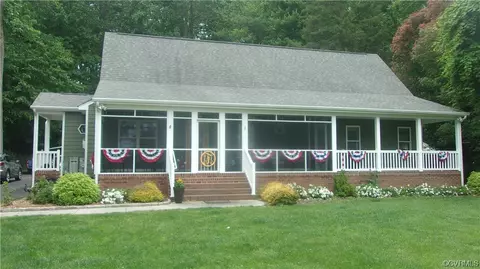593 River Oaks Rd, Center Cross, VA 22437
