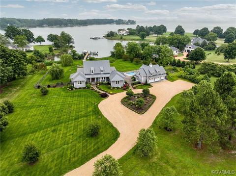 34 Crabshell Ln, Kilmarnock, VA 22482