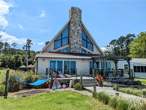 83 Island Dr, Gwynn, VA 23066