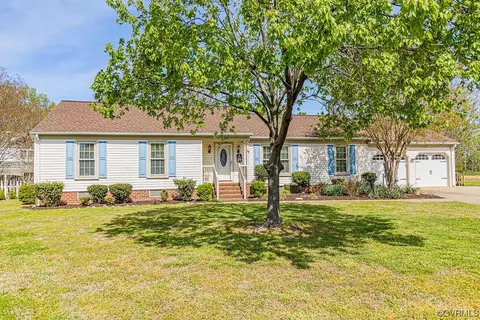 624 Woodcliffe Dr, Colonial Heights, VA 23834