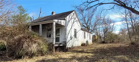 8364 Bridgeport Rd, Arvonia, VA 23004