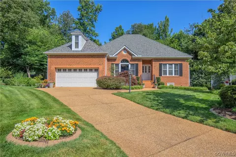 5712 Promontory Pl, Midlothian, VA 23112