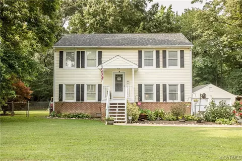 500 Fulcher Ln, Chester, VA 23836