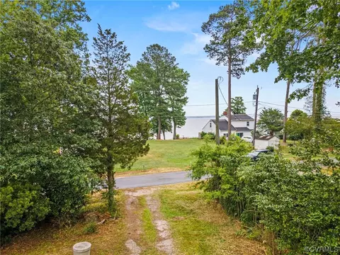 10141 Sycamore Landing Rd, Williamsburg, VA 23188