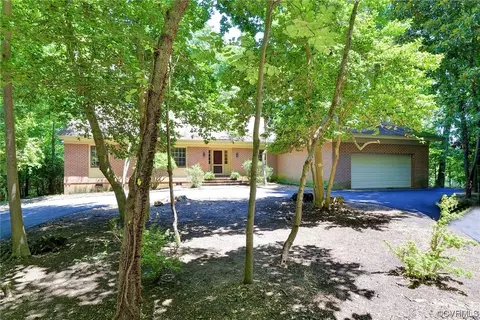 102 Lake Dr, Williamsburg, VA 23185