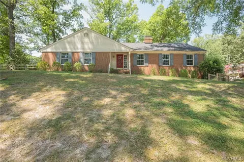 316 Nottingham Dr, Colonial Heights, VA 23834