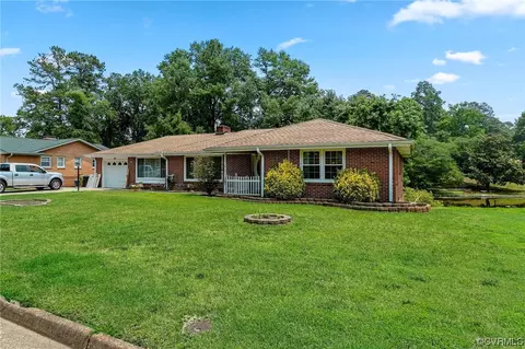 1013 Forestview Dr, Colonial Heights, VA 23834