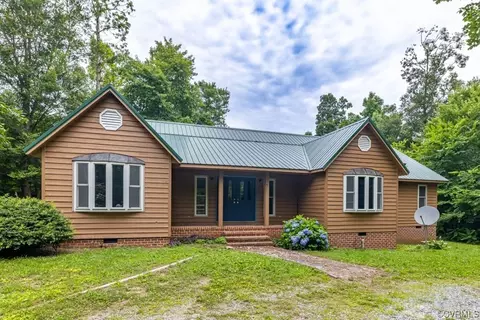 8090 Hungarytown Rd, Crewe, VA 23930
