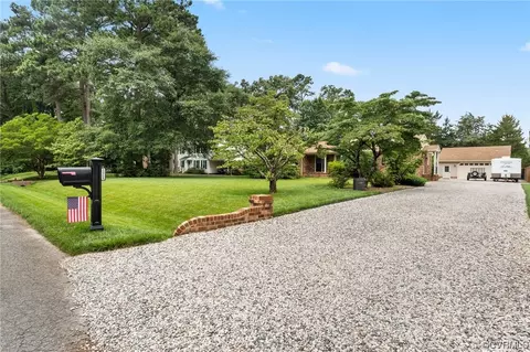 11704 Ivywood Rd, Chester, VA 23831