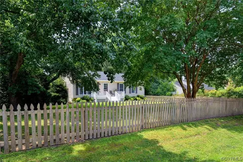 250 Reflection Dr, Williamsburg, VA 23188 photo 2