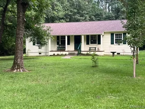 2421 NE Branchwood Dr, Hopewell, VA 23860