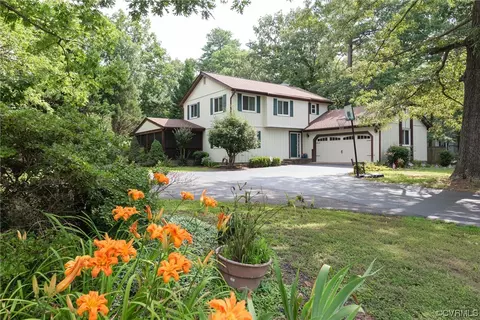 3731 Horseshoe Dr, Quinton, VA 23141