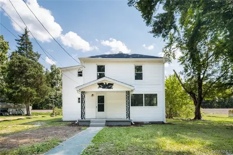 911 Falls St, Blackstone, VA 23824