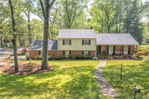 2725 Blithe Dr, Chester, VA 23831