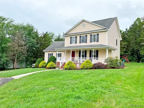 302 Dana Dr, Farmville, VA 23901