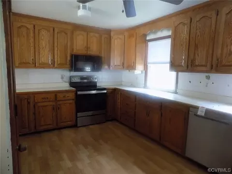 13908 Hackberry Rd, Chester, VA 23836 photo 5