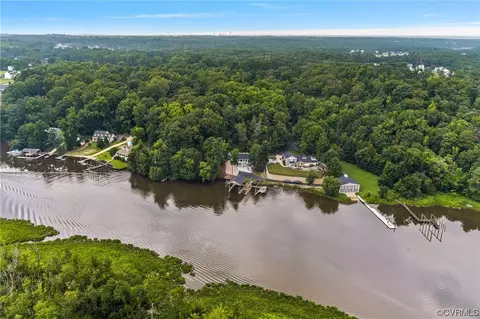 14850 Perch Point Rd, Chester, VA 23836