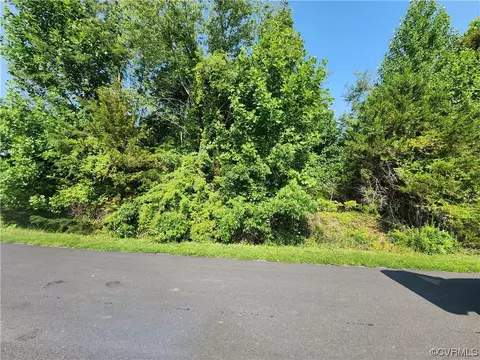 5508 Dogwood Tree Ln, Mineral, VA 23117