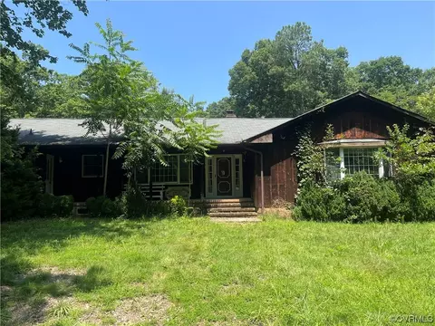 7300 W Quaker Rd, Disputanta, VA 23842