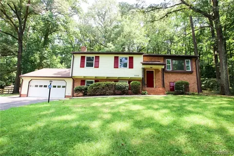 7252 Hill View Dr, Mechanicsville, VA 23111