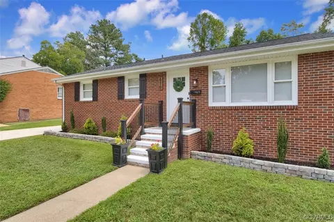 610 Old Town Dr, Colonial Heights, VA 23834