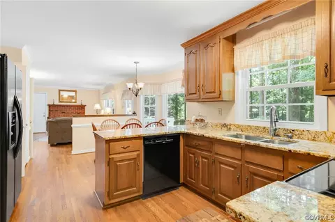 5802 Bent Creek Rd, Midlothian, VA 23112 photo 9