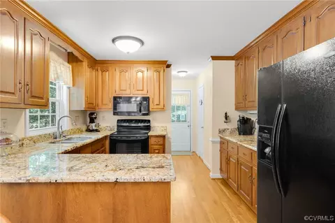 5802 Bent Creek Rd, Midlothian, VA 23112 photo 11