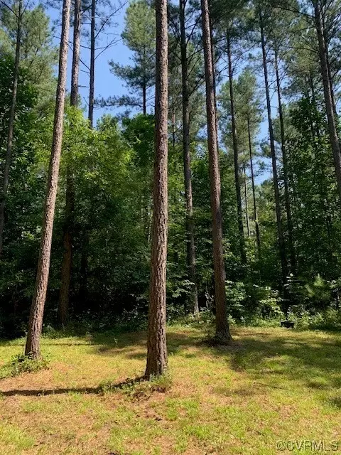 2 Henderson Rd, Cumberland, VA 23040