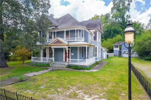 12208 Richmond St, Chester, VA 23831