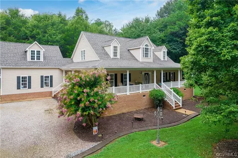 10440 Dutchess Ln, Amelia Court House, VA 23002