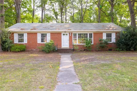203 Homestead Dr, Colonial Heights, VA 23834