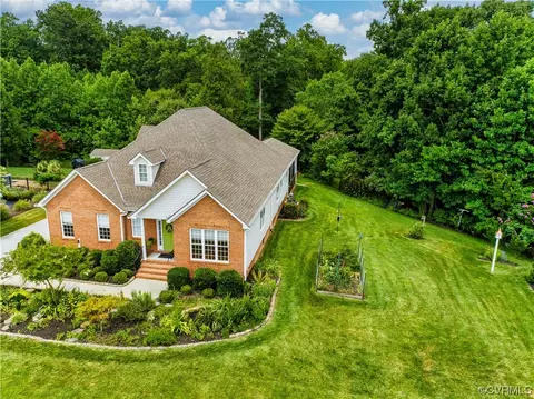 406 Walthall Crest Ct, Colonial Heights, VA 23834