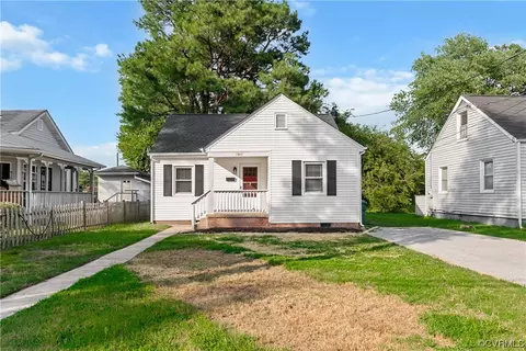 1907 Oakland St, Petersburg, VA 23805