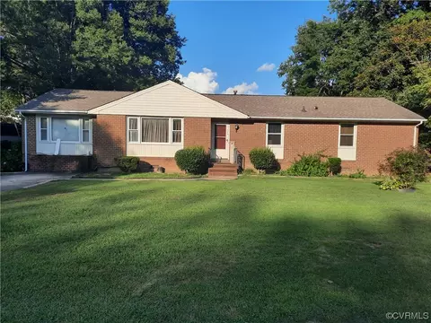 109 Brian Ln, Colonial Heights, VA 23834
