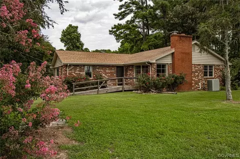 16201 Arwood Rd, Disputanta, VA 23842