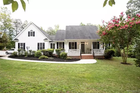 100 Lisa Ln, Farmville, VA 23901