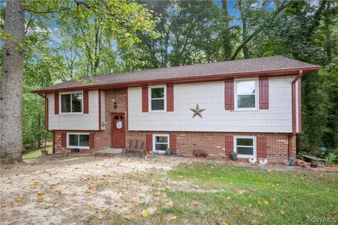 2700 Windsor Ct, Prince George, VA 23875