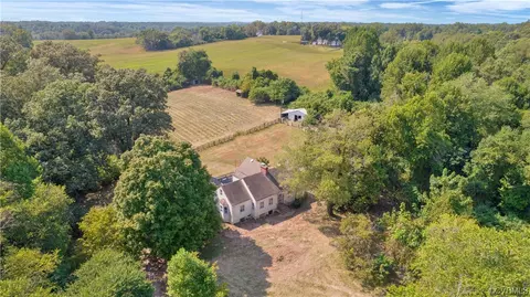 24308 Newtown Rd, Bowling Green, VA 22427