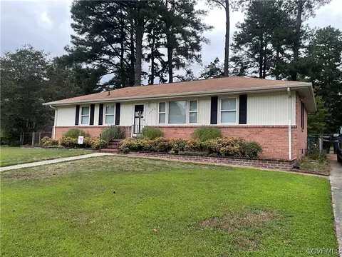 204 New Castle Dr, Colonial Heights, VA 23834