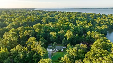 104 Lawnes Cir, Williamsburg, VA 23185