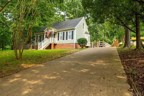 7057 Velvet Antler Dr, Midlothian, VA 23112