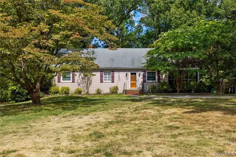 2814 Laughter Ln, Chester, VA 23831